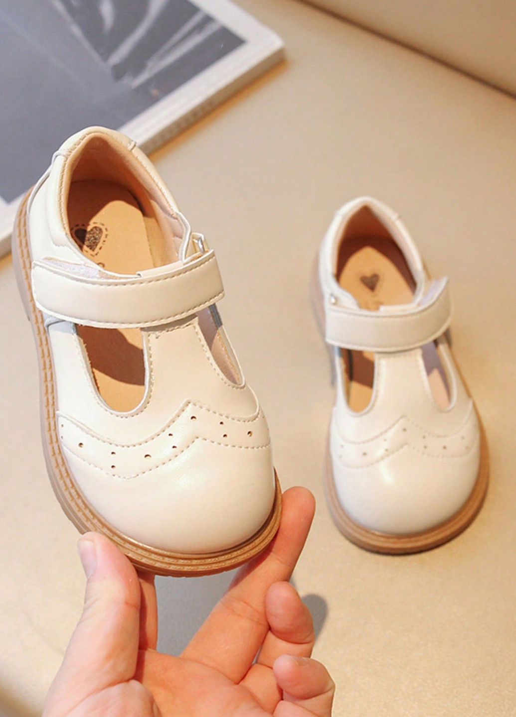 Белые туфли на низком каблуке SHEIN