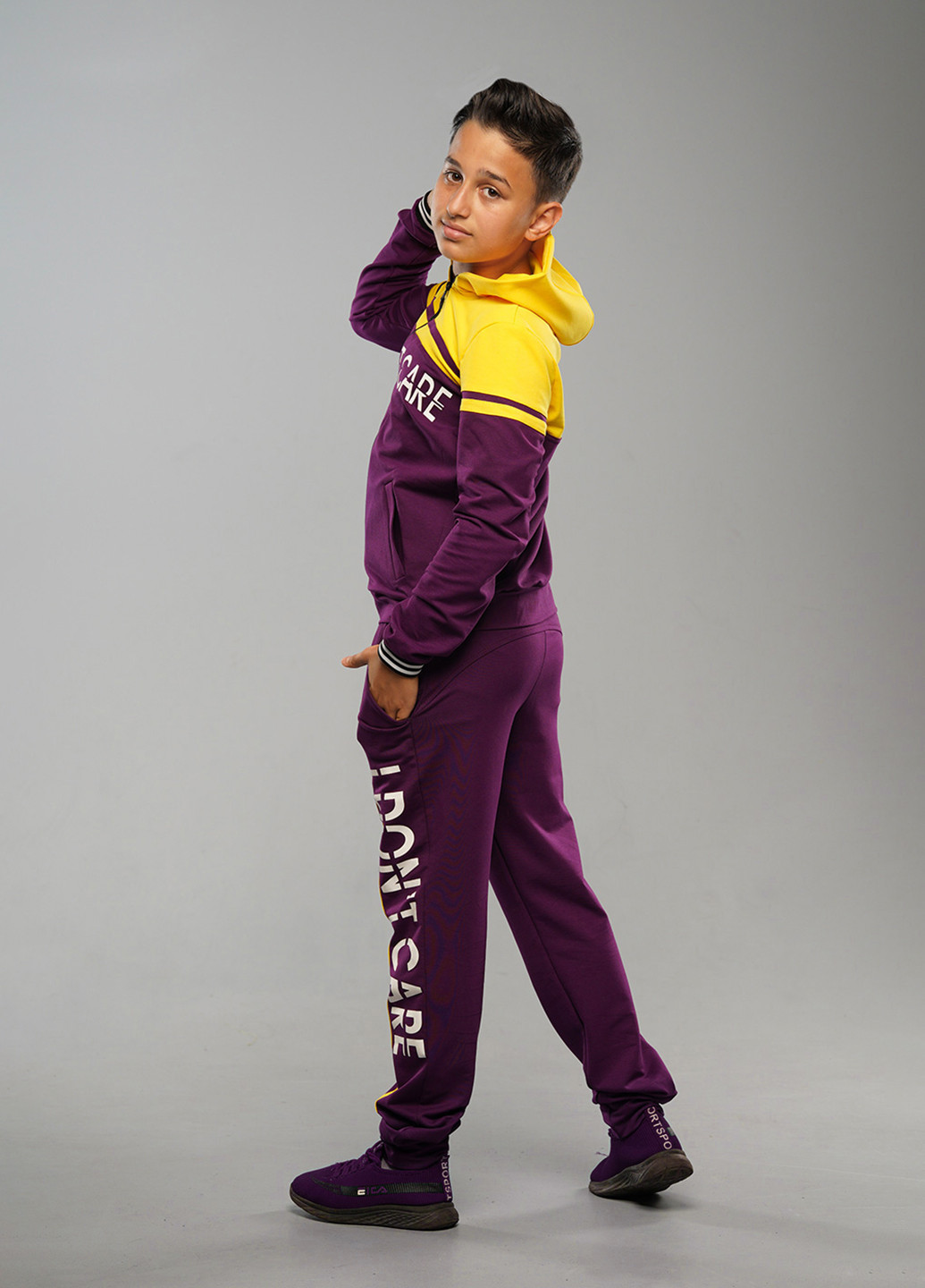 Фіолетовий демісезонний фіолетовий демісезонний спортивний костюм з написами брючний Sinthia