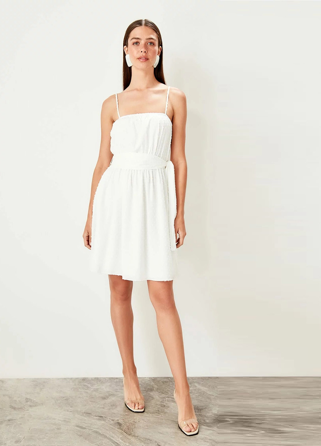 Белое коктейльное платье клеш Trendyol однотонное