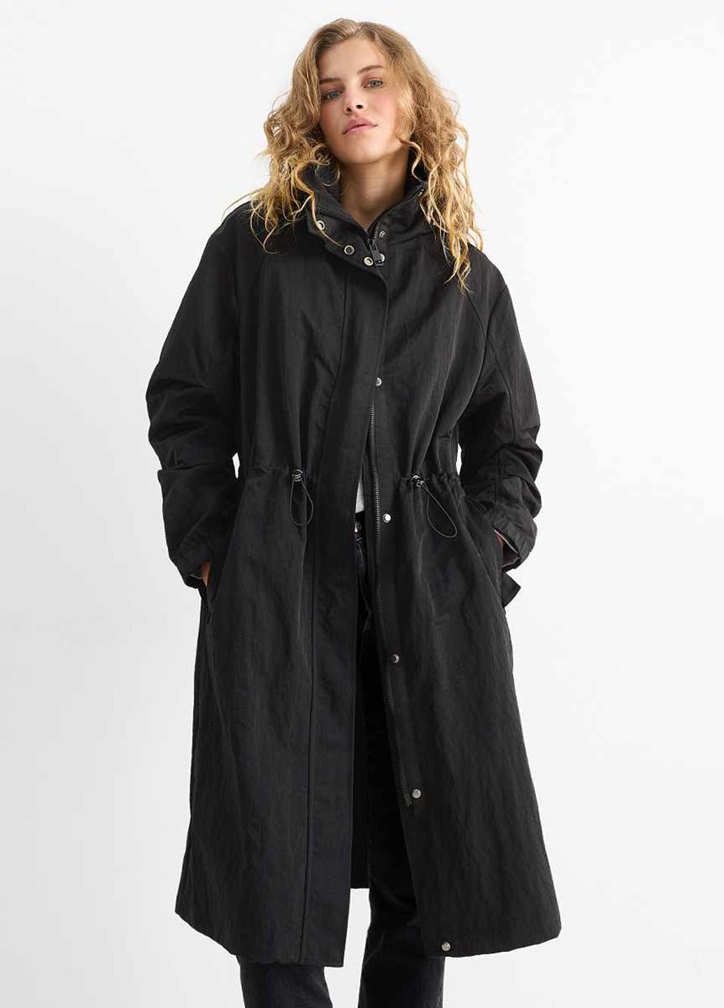 Черная демисезонная куртка C&A