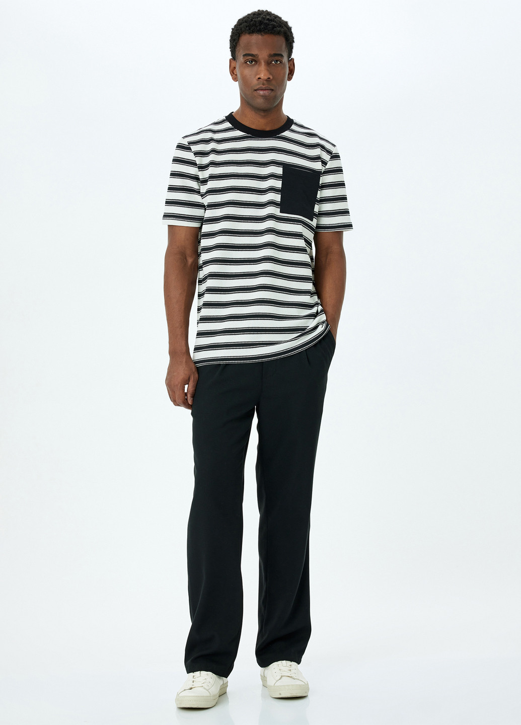 Чорно-біла футболка KOTON