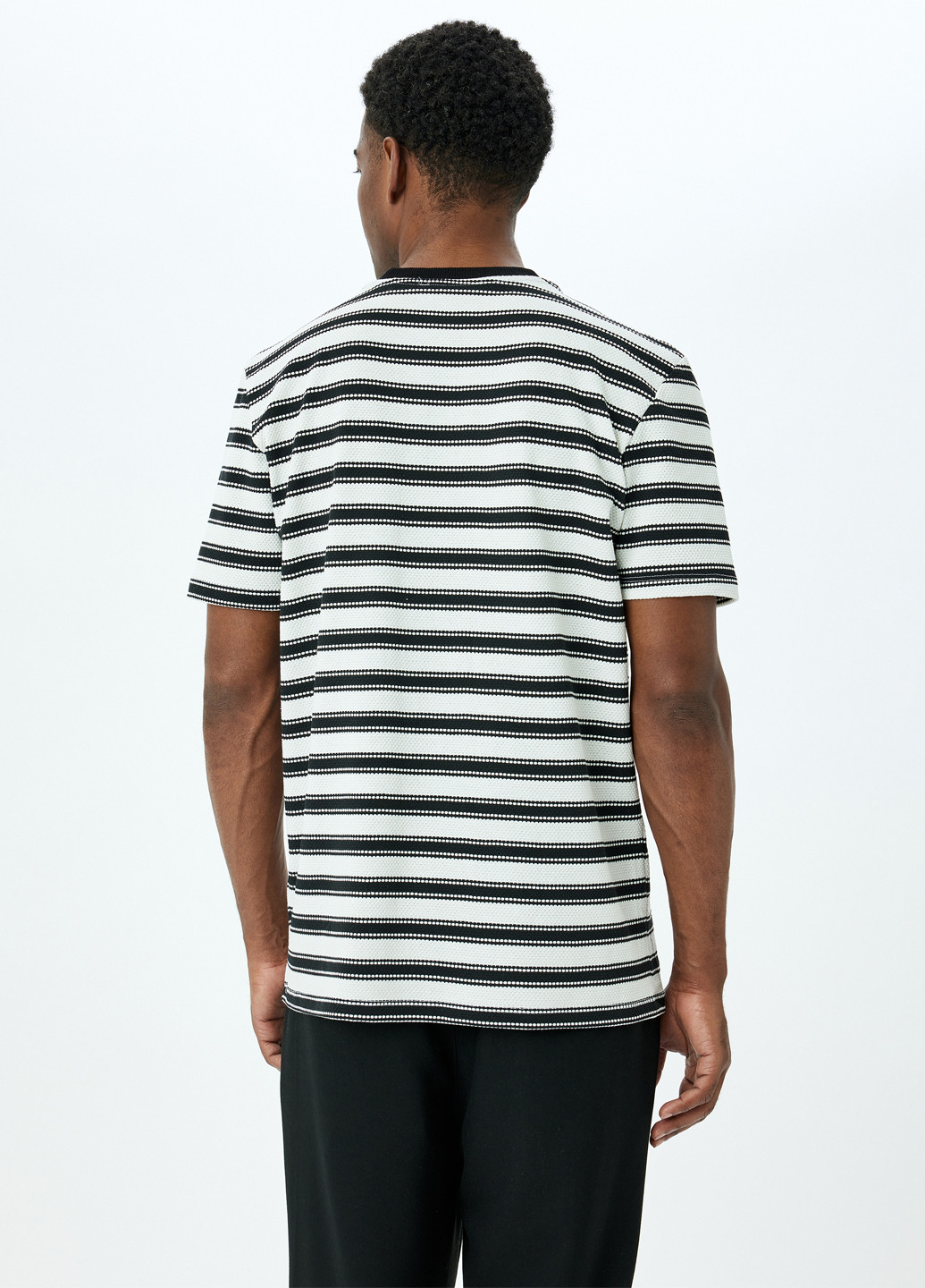 Чорно-біла футболка KOTON