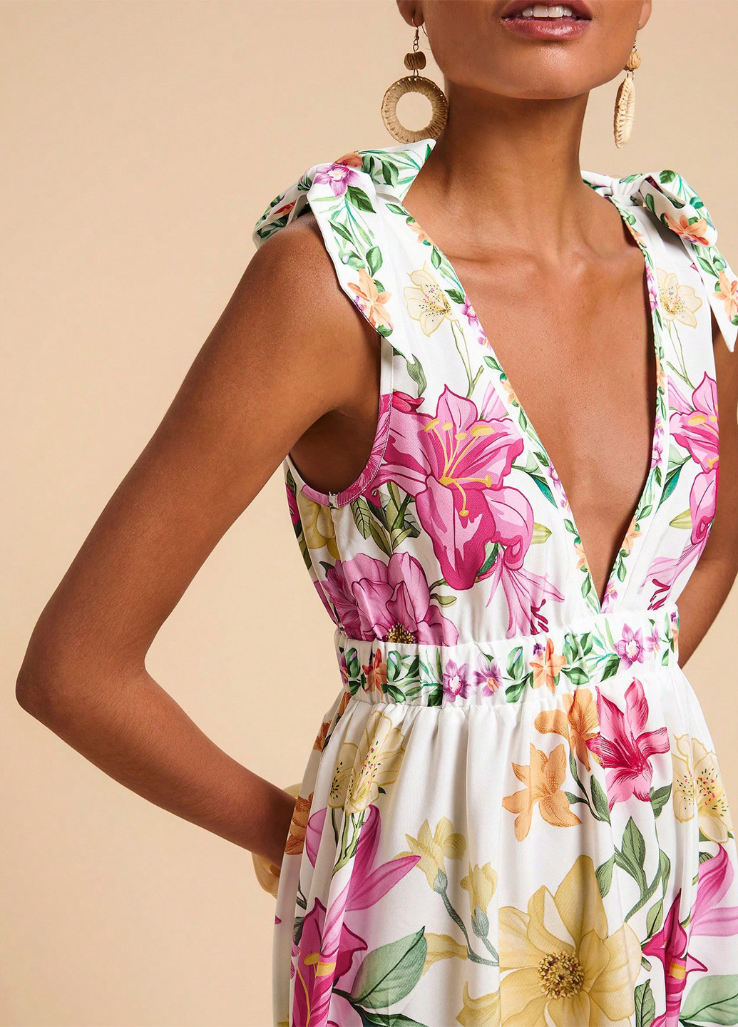 Белое кэжуал платье с открытой спиной SHEIN с цветочным принтом