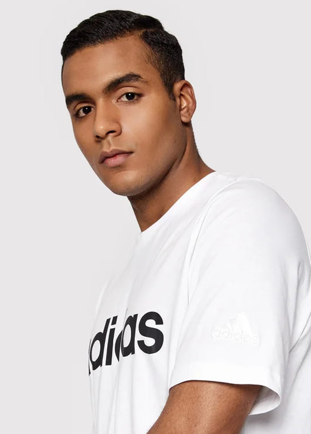 Біла футболка adidas