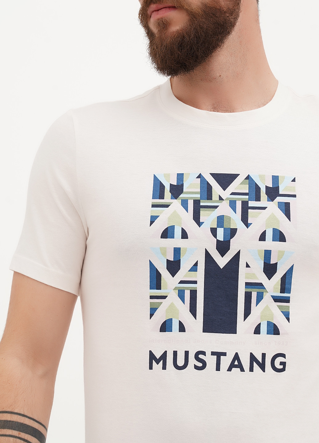 Молочная футболка Mustang