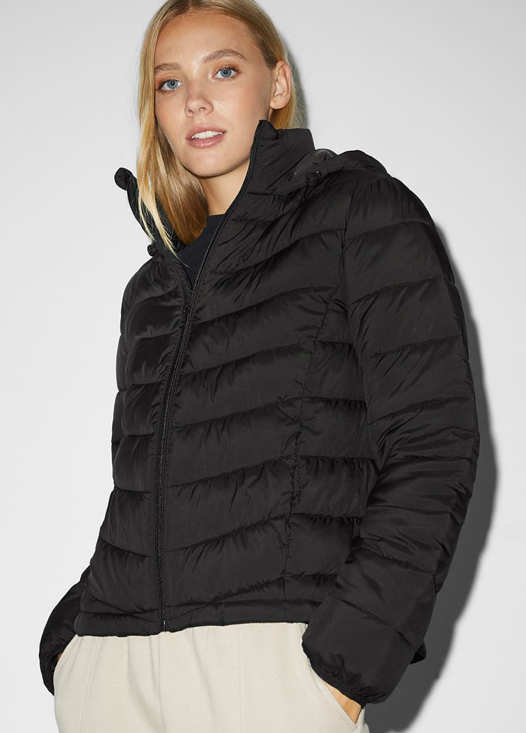 Черная демисезонная куртка C&A