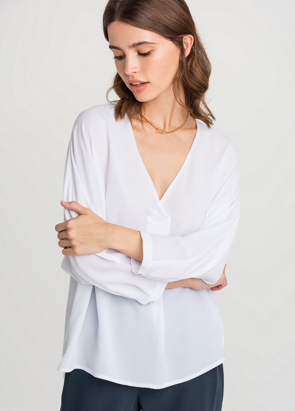 Белая демисезонная блузка befree