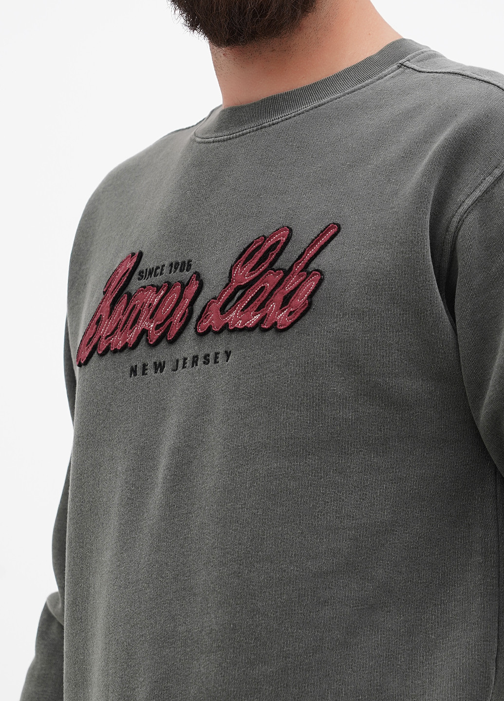 Сіро-зелений світшот Blue 84 однотонний вишивка, нашивки (311528519)