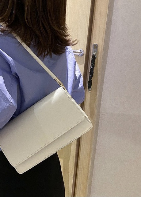 Женская классическая сумочка через плечо клатч на короткой ручке багет белая NoName (251204332)