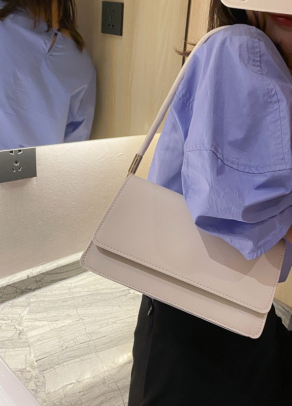 Жіноча класична сумочка клатч на короткій ручці багет біла NoName (251204332)