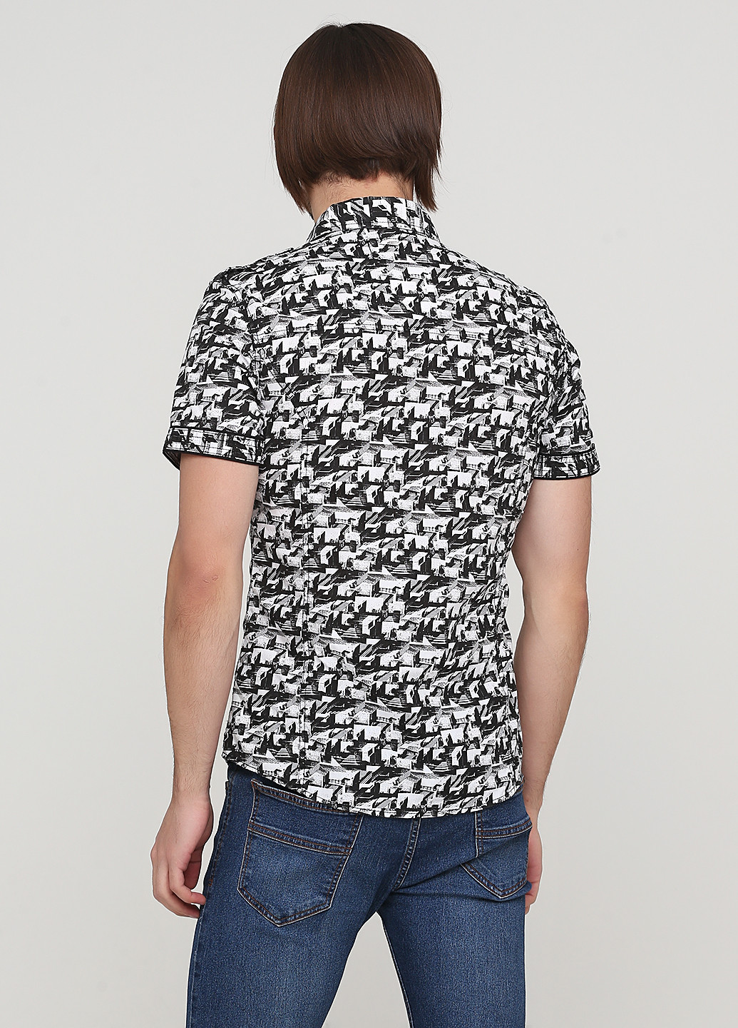 Черно-белая кэжуал рубашка с абстрактным узором C&A