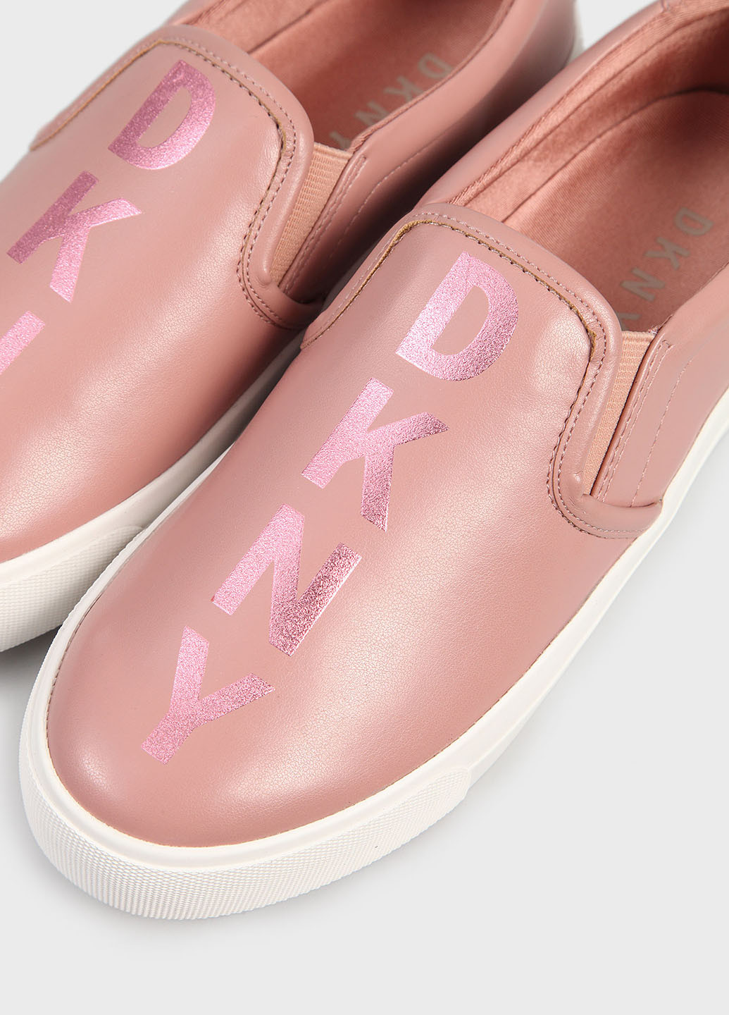 Розовые слипоны DKNY с надписью
