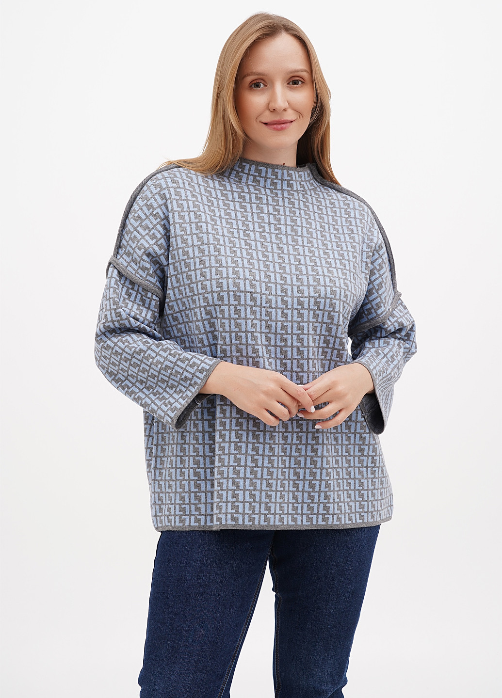 Серый демисезонный свитер Kiss Me