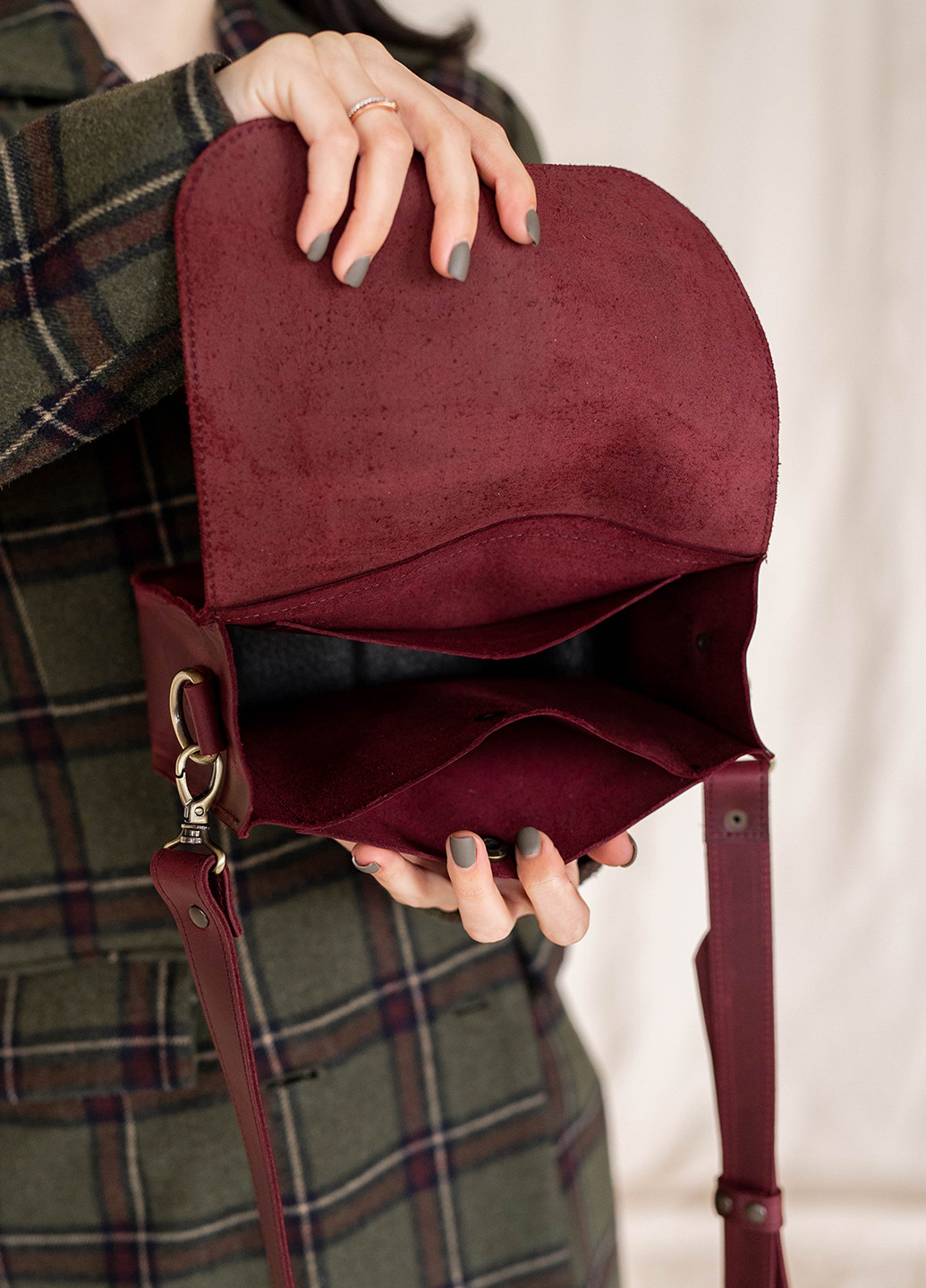Минималистичная женская сумка через плечо арт. 609b из натуральной винтажной кожи бордового цвета Boorbon (255512249)