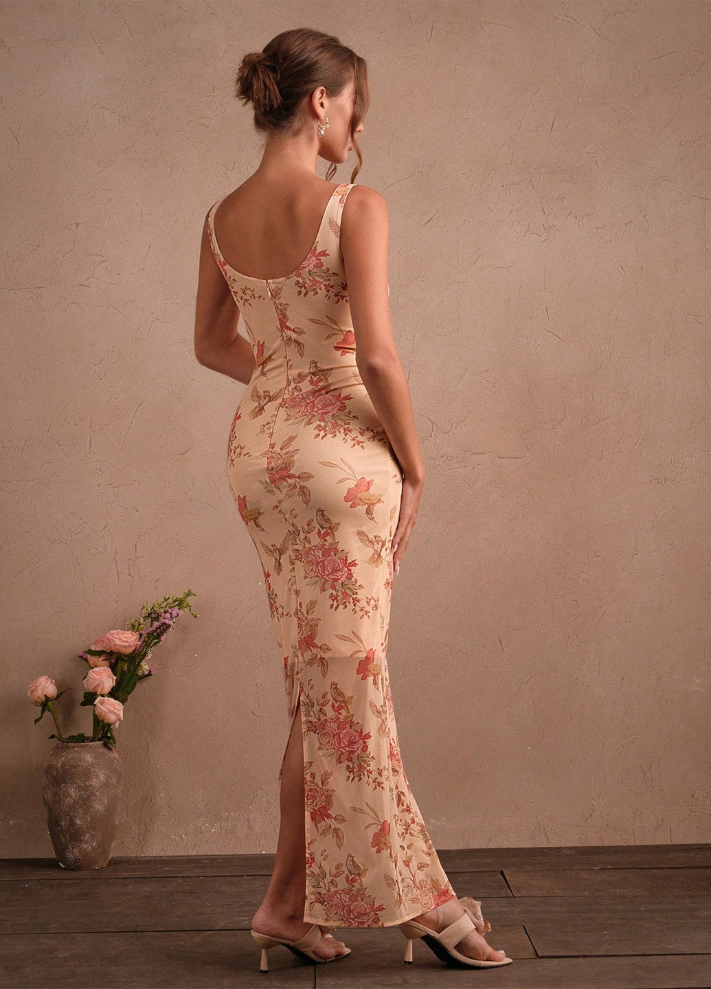 Кремовое кэжуал платье с открытыми плечами SHEIN с цветочным принтом