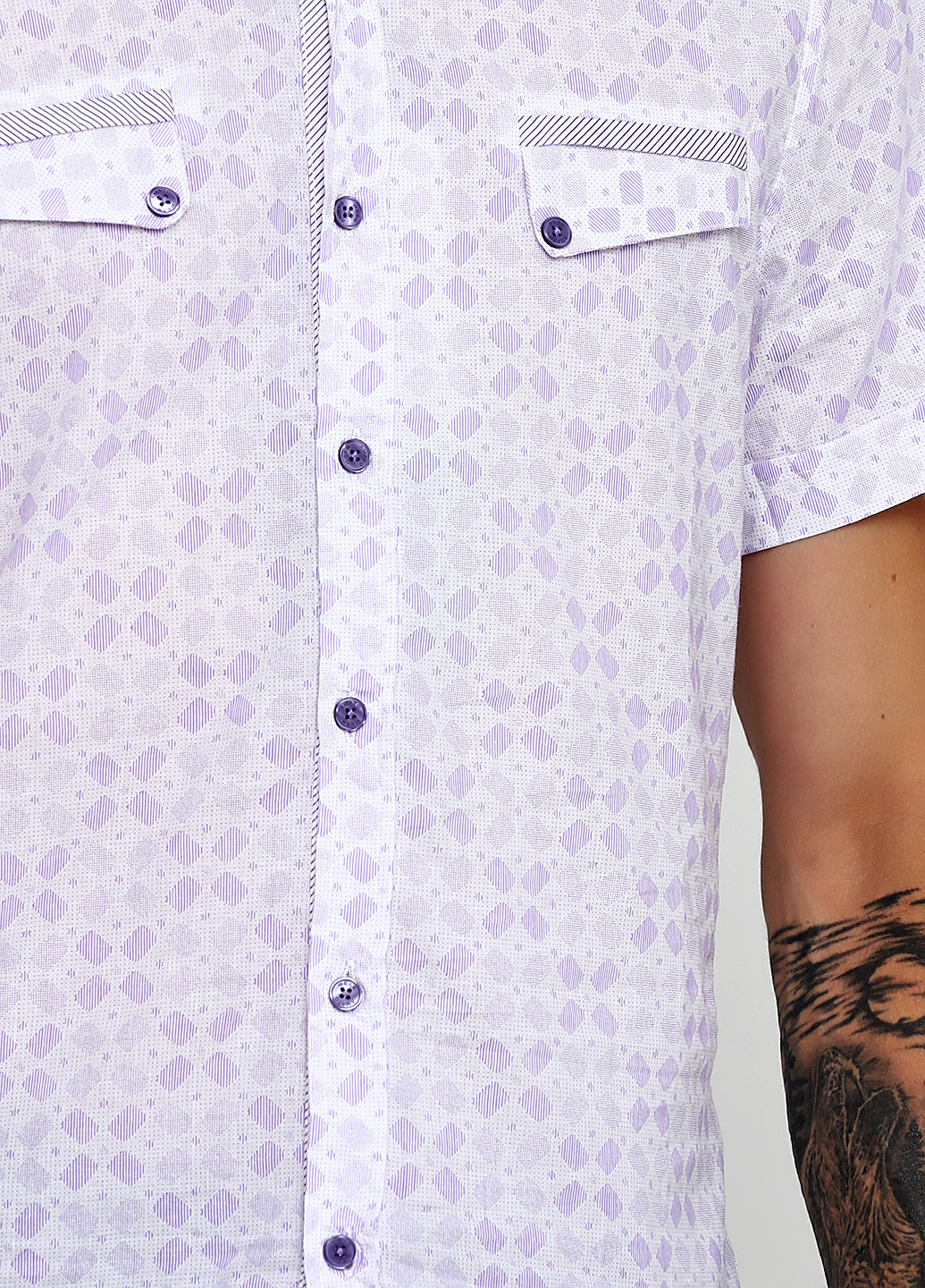 Бледно-фиолетовая кэжуал рубашка с геометрическим узором AMATO
