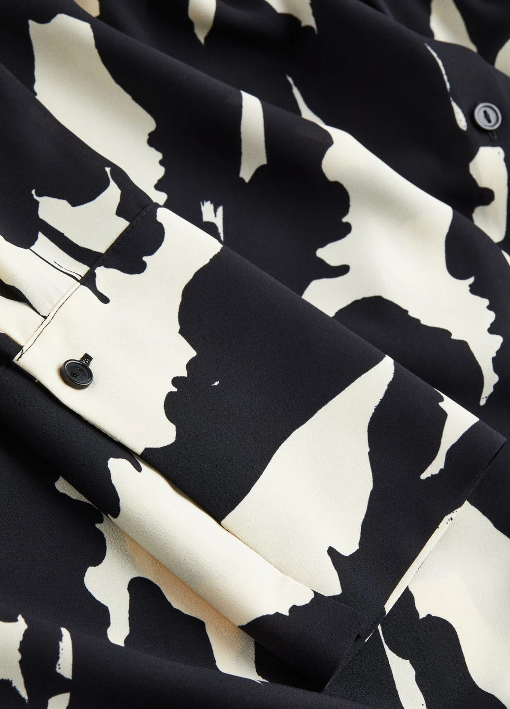 Черно-белое кэжуал платье рубашка H&M с абстрактным узором