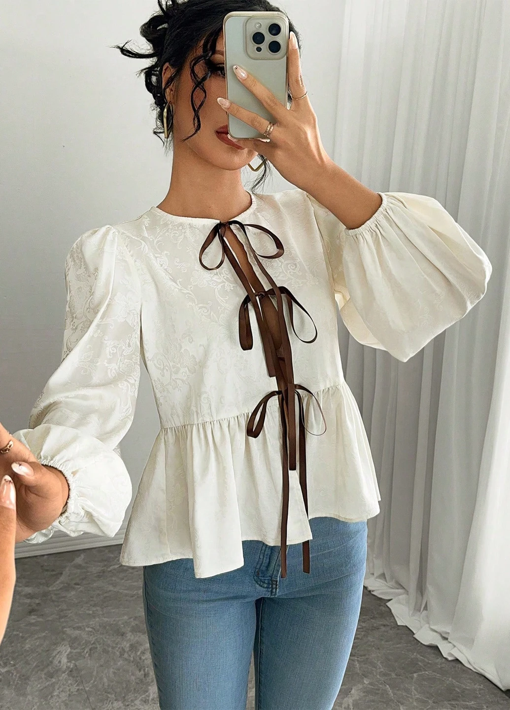 Кремова блуза з баскою SHEIN