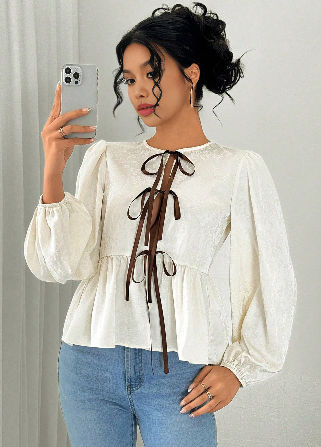 Кремова блуза з баскою SHEIN