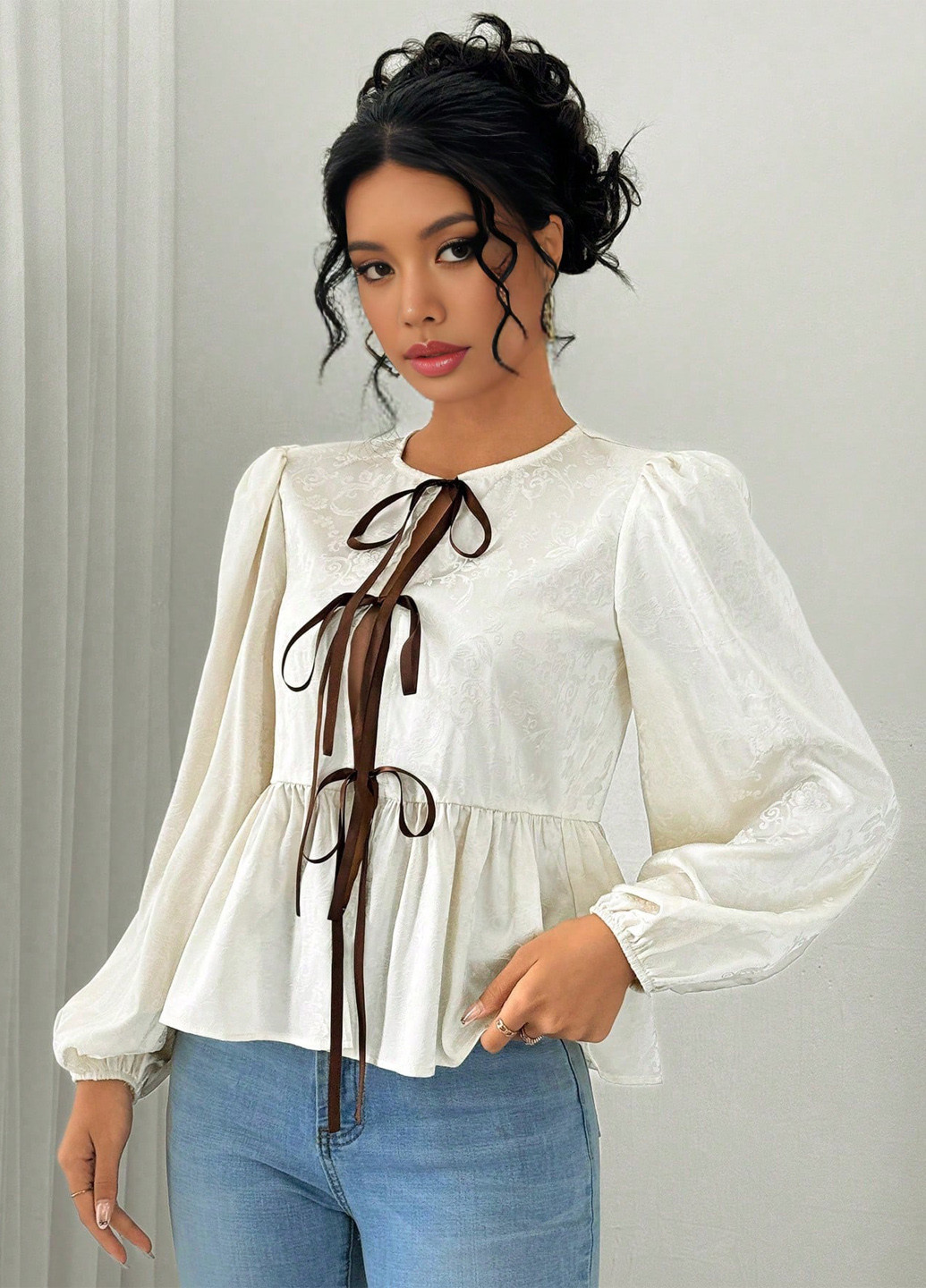 Кремова блуза з баскою SHEIN