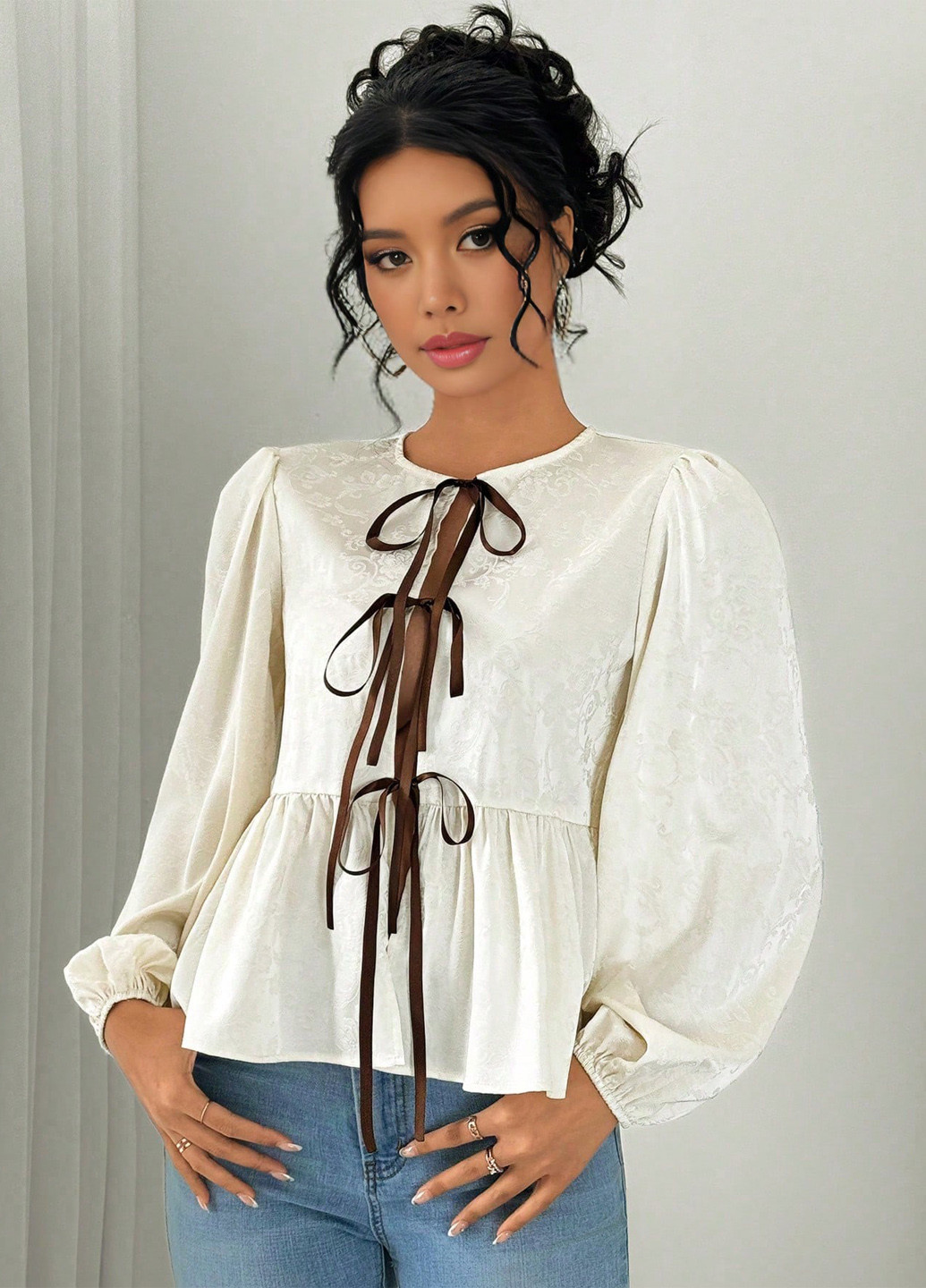 Кремова блуза з баскою SHEIN