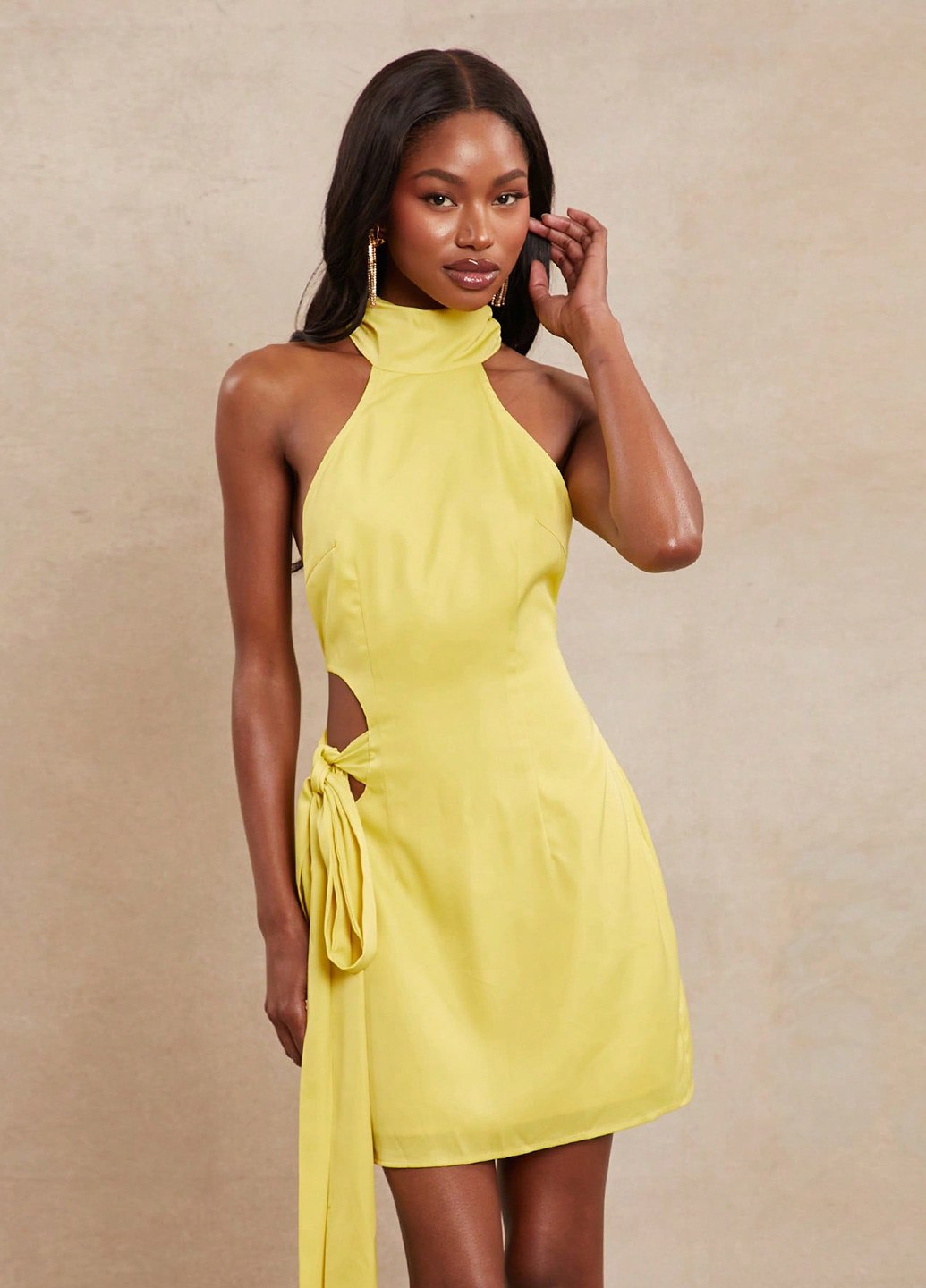 Желтое праздничный, коктейльное платье с открытой спиной SHEIN однотонное