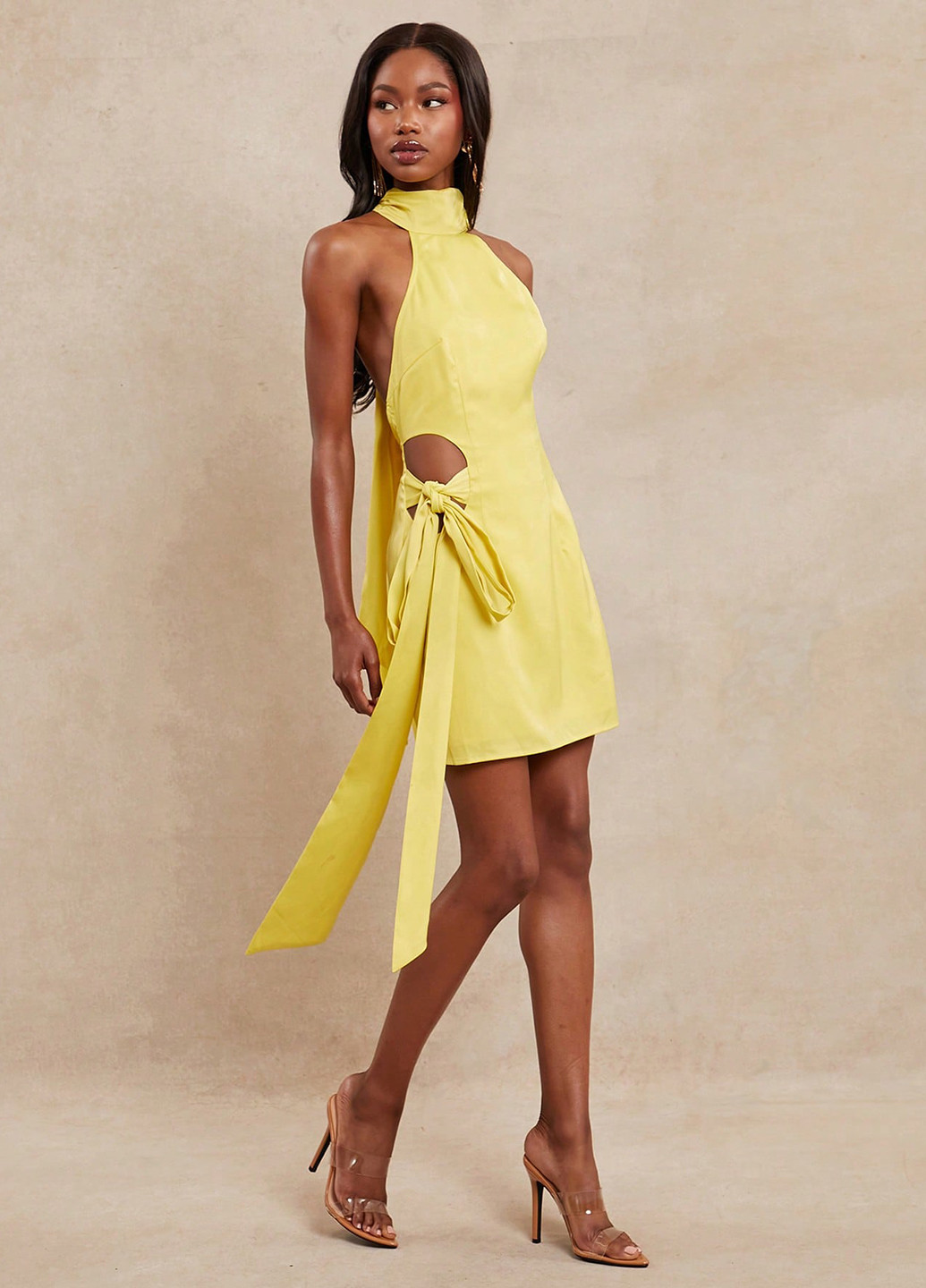 Желтое праздничный, коктейльное платье с открытой спиной SHEIN однотонное