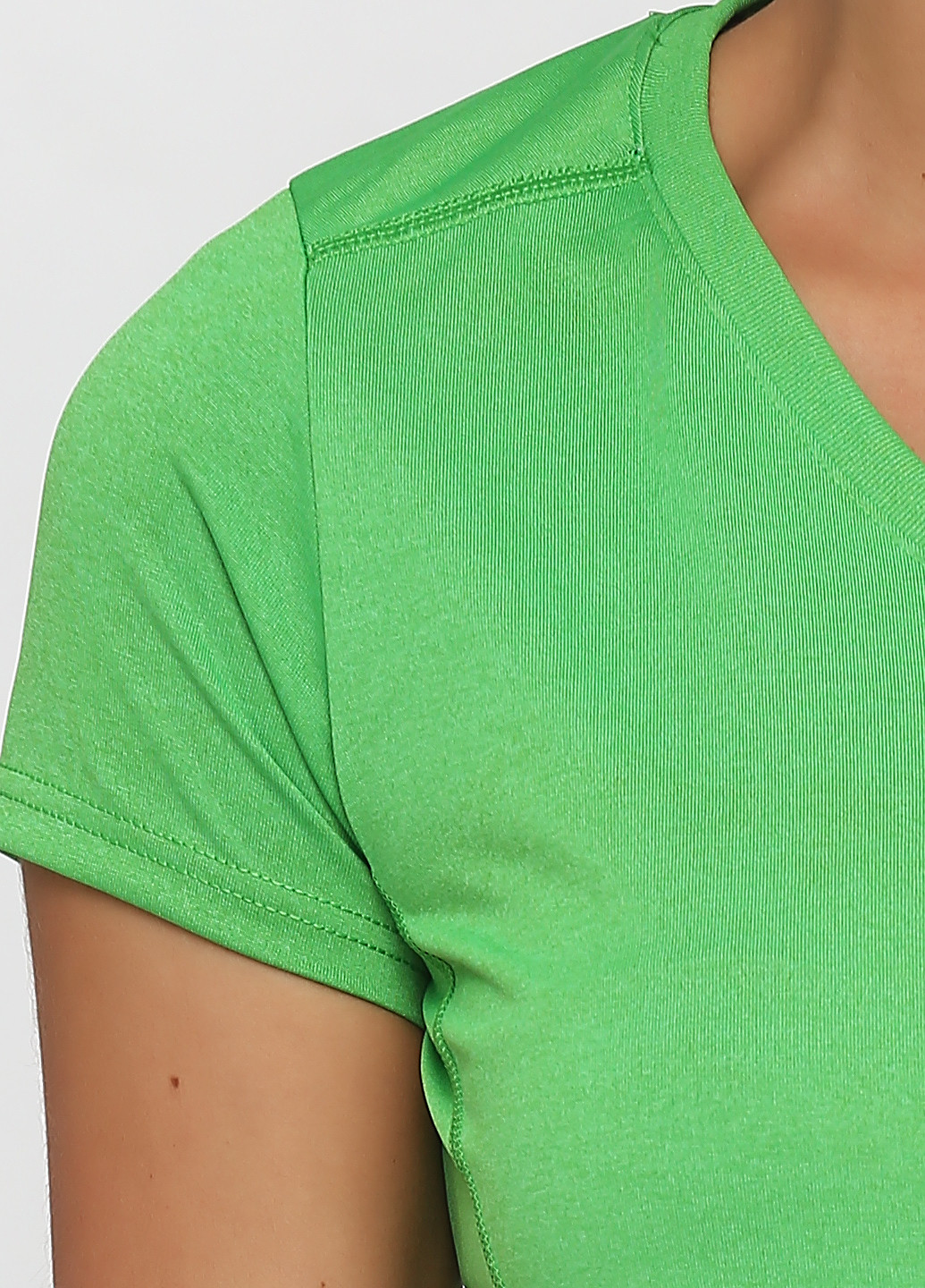 Зеленая летняя футболка Gildan