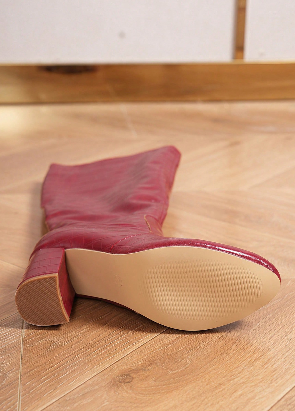 Осенние сапоги SHEIN с тиснением