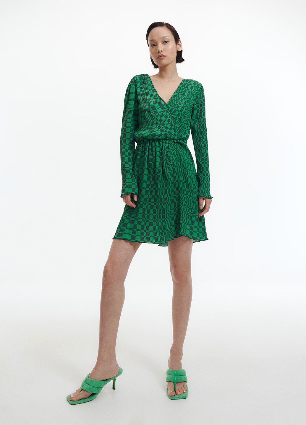 Зеленое кэжуал платье на запах, плиссированное Reserved в клетку