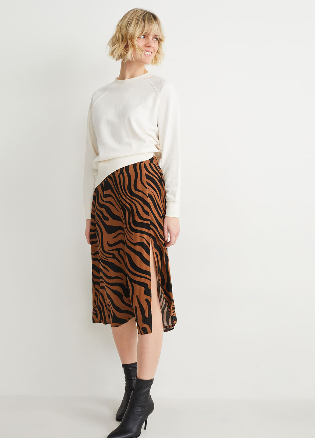 Разноцветная кэжуал с абстрактным узором юбка C&A а-силуэта (трапеция)