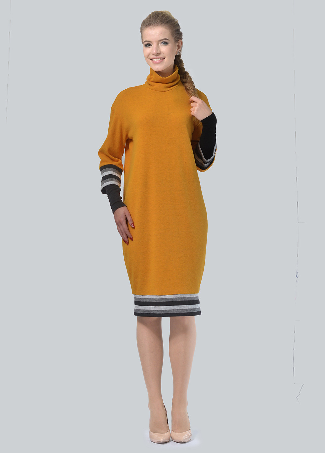 Горчичное кэжуал платье платье-свитер Agata Webers в полоску
