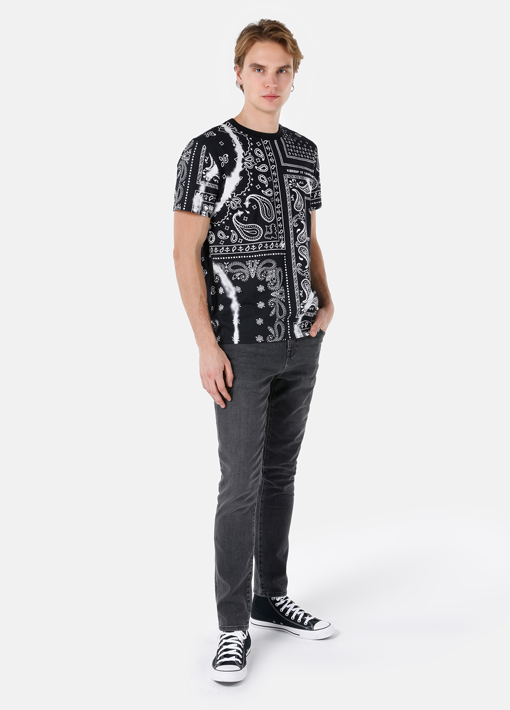 Чорно-біла футболка Colin's