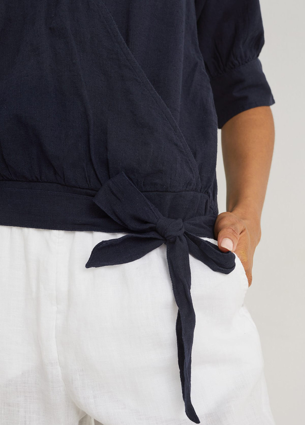 Тёмно-синяя блуза с баской C&A