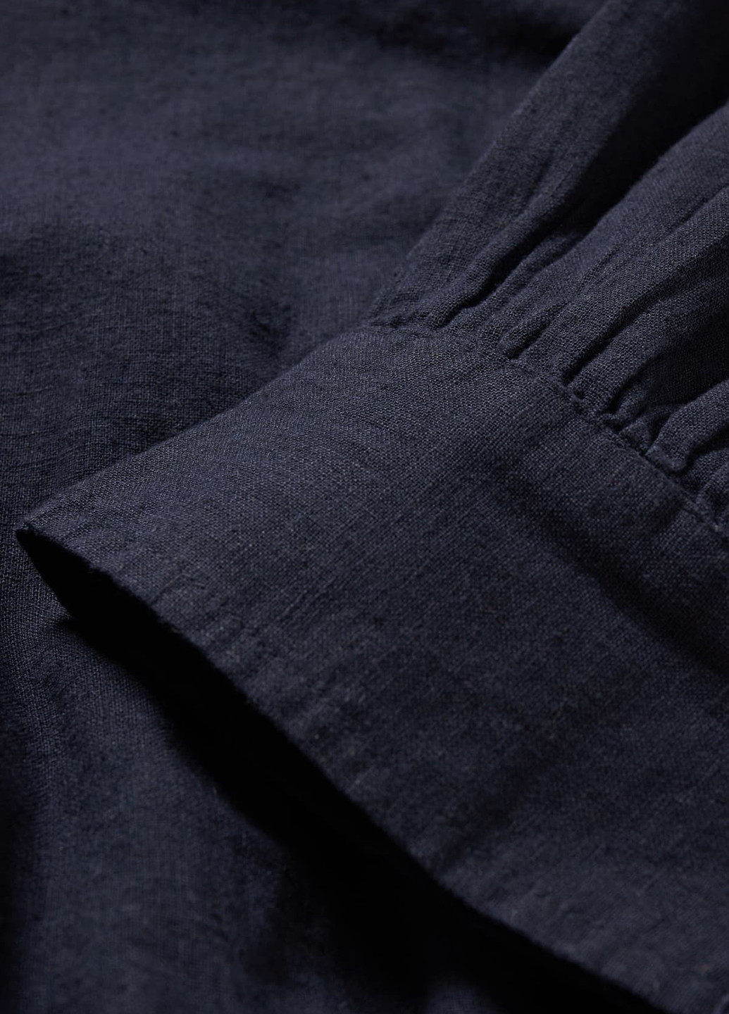 Тёмно-синяя блуза с баской C&A