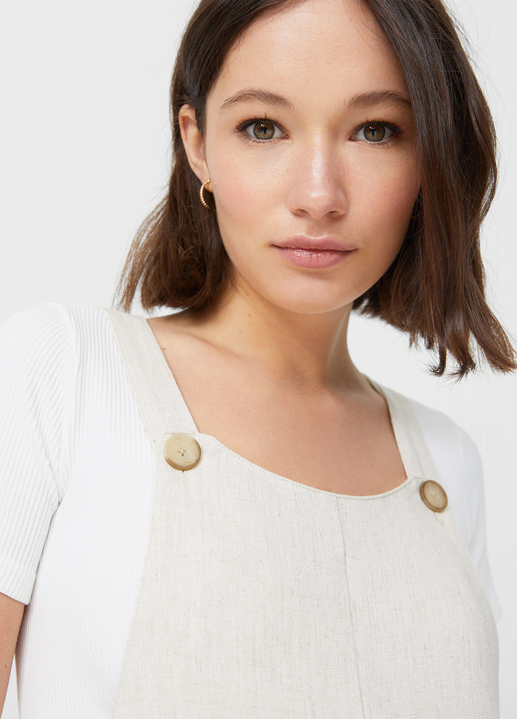 Комбінезон Stradivarius комбінезон-шорти однотонний світло-бежевий кежуал віскоза, льон