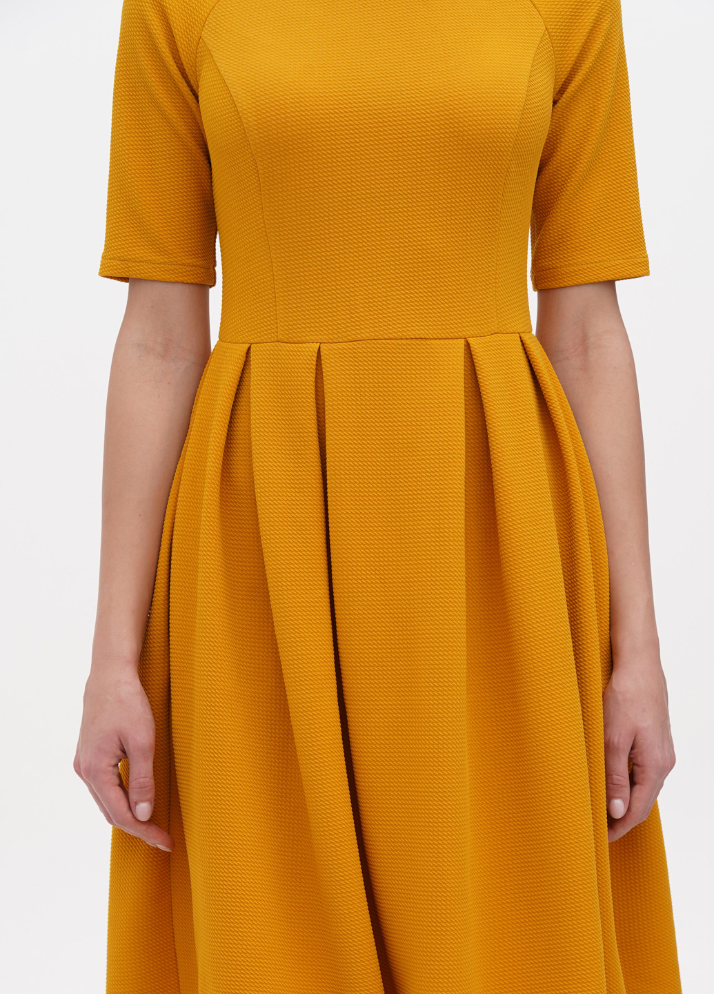Желтое кэжуал платье Laura Bettini однотонное