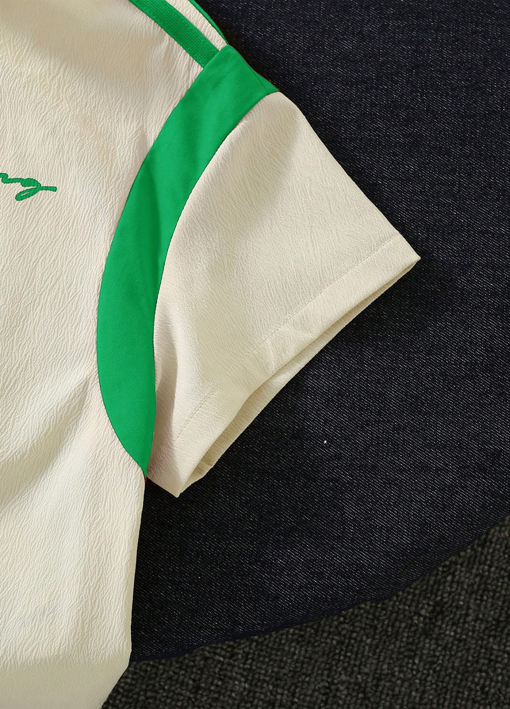 Молочный летний костюм (футболка, шорты) с шортами SHEIN