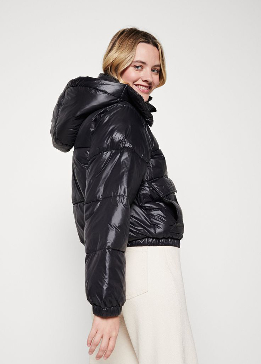 Чорна зимня куртка Weekday