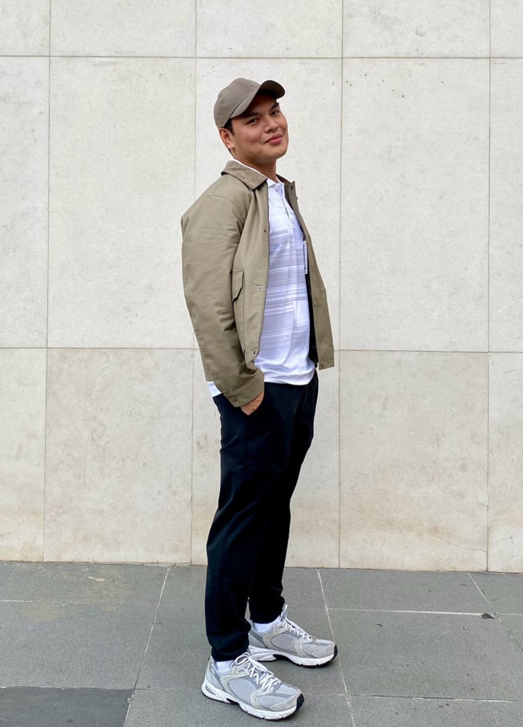 Белая футболка-поло для мужчин Uniqlo в полоску