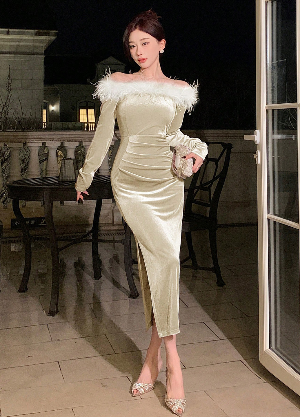 Світло-бежева вечірня сукня з відкритими плечима, футляр SHEIN однотонна