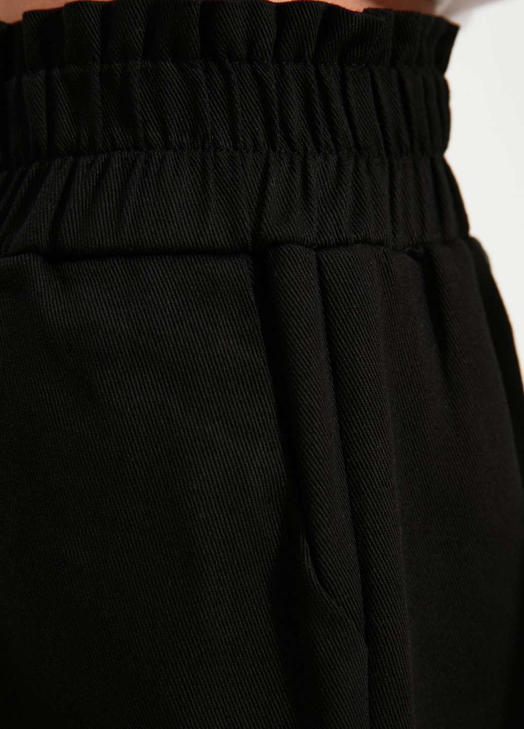 Черные кэжуал демисезонные укороченные, прямые брюки Trendyol