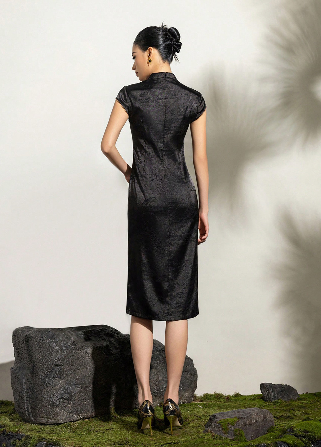 Черное кэжуал платье футляр SHEIN однотонное