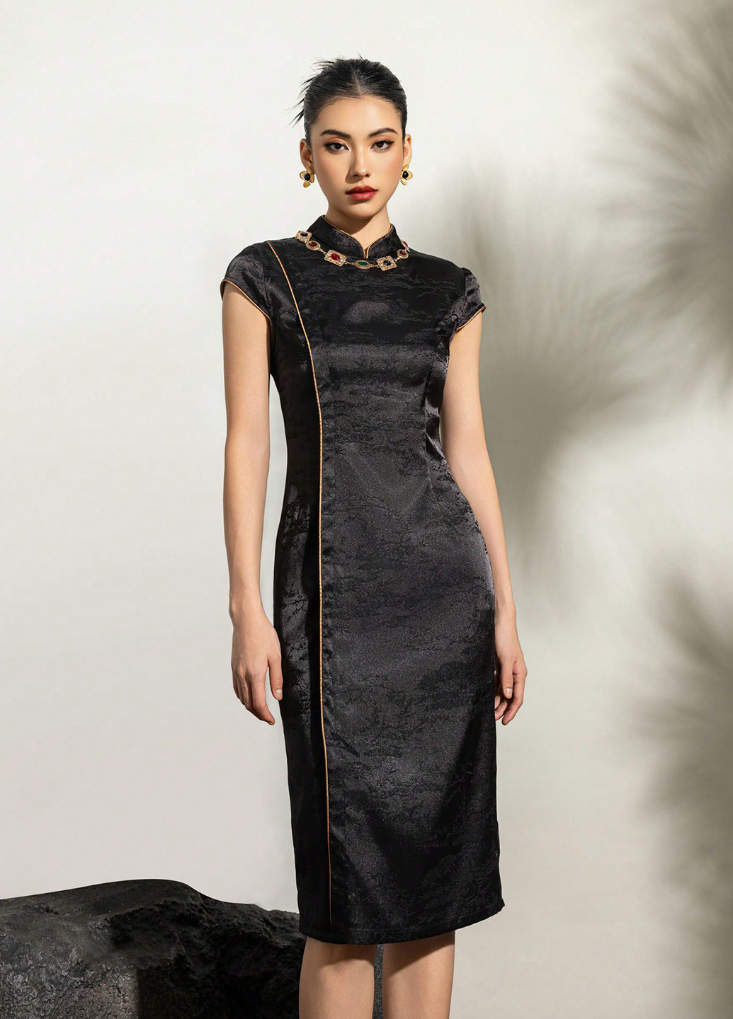 Черное кэжуал платье футляр SHEIN однотонное