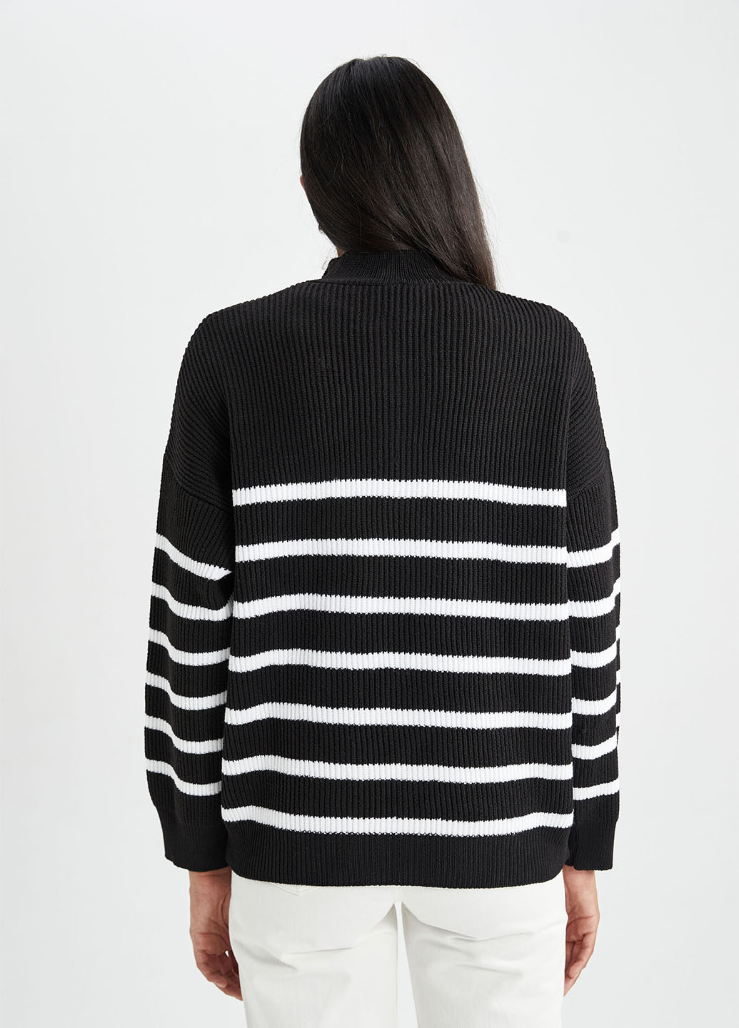 Черный зимний свитер DeFacto