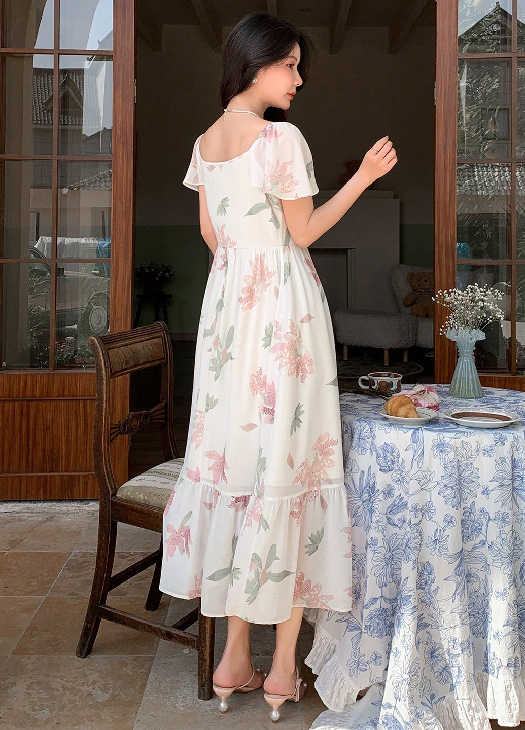 Молочное кэжуал платье клеш SHEIN с цветочным принтом