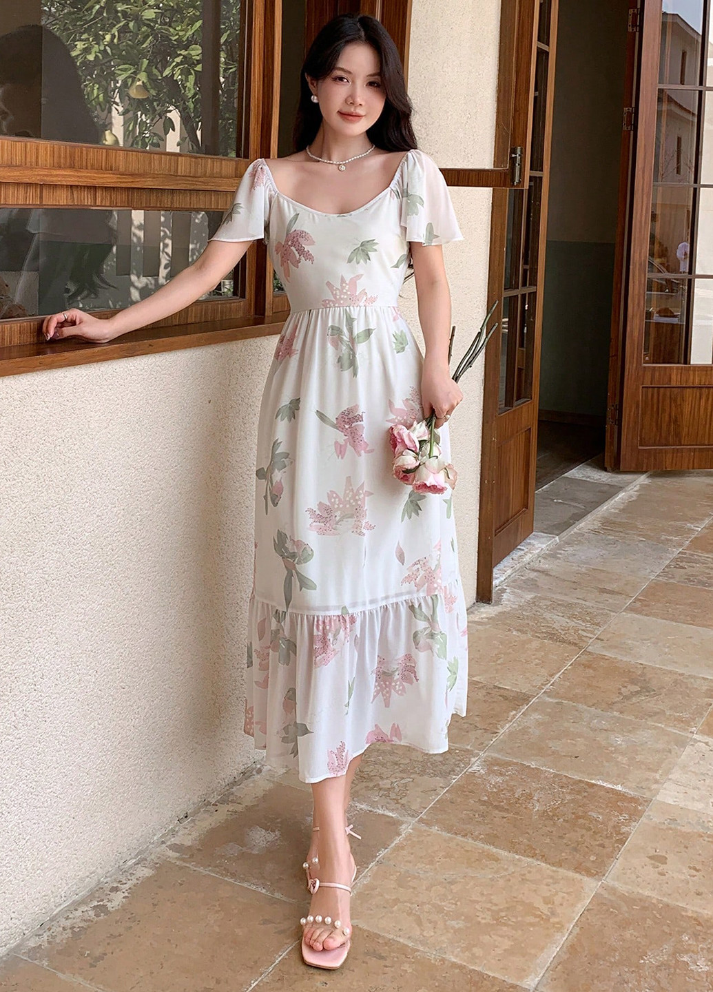 Молочное кэжуал платье клеш SHEIN с цветочным принтом