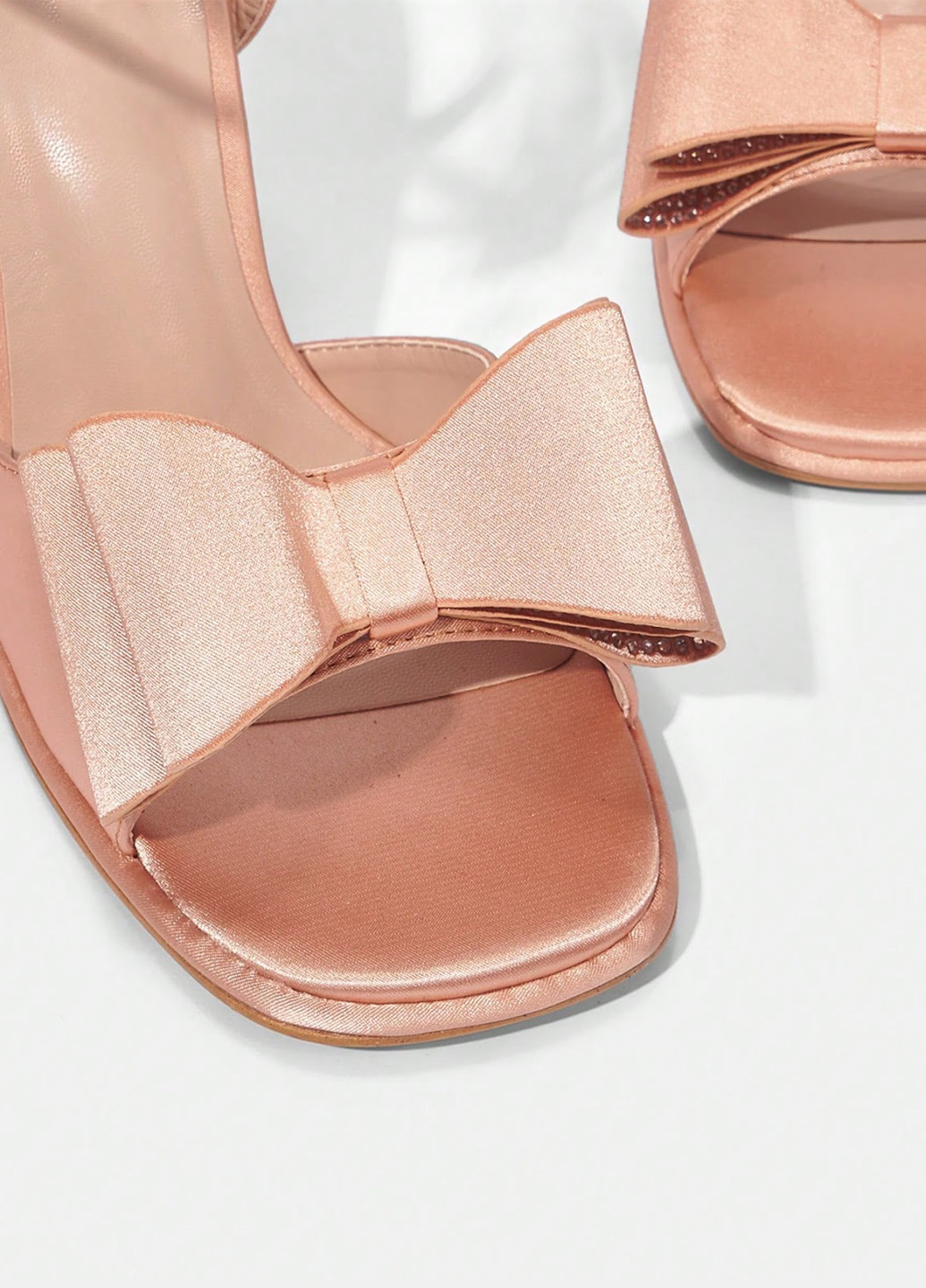 Светло-розовые босоножки SHEIN с ремешком с бантом, со стразами
