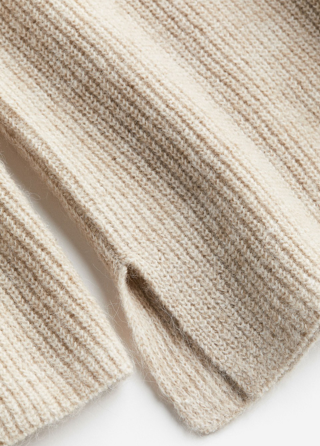 Светло-бежевое кэжуал платье платье-свитер H&M однотонное