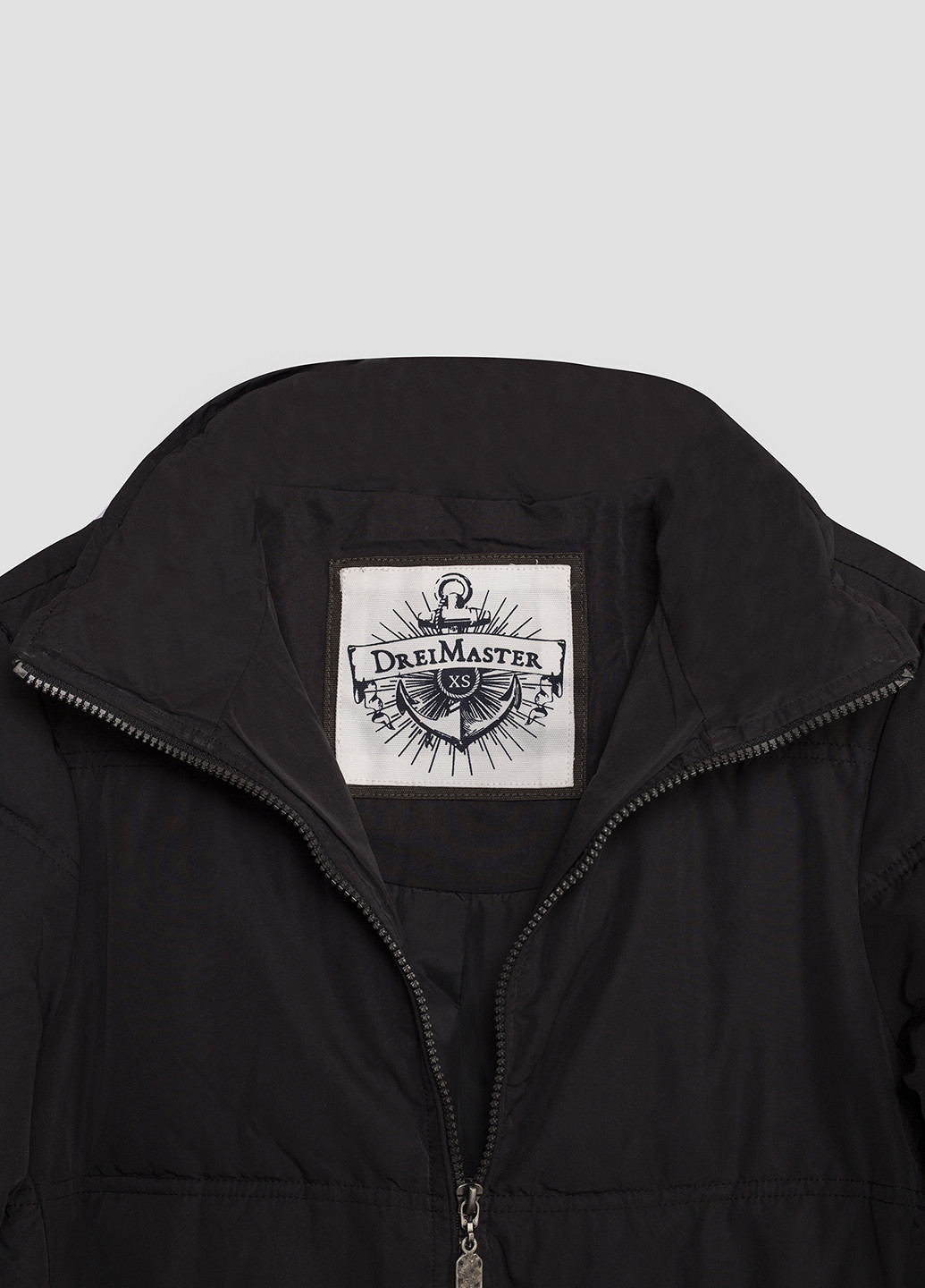 Черная демисезонная куртка Dreimaster